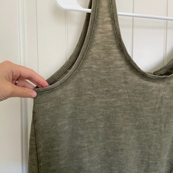 NWT | Universal Thread women’s green loose fit tank top — medium - Picture 2 of 7